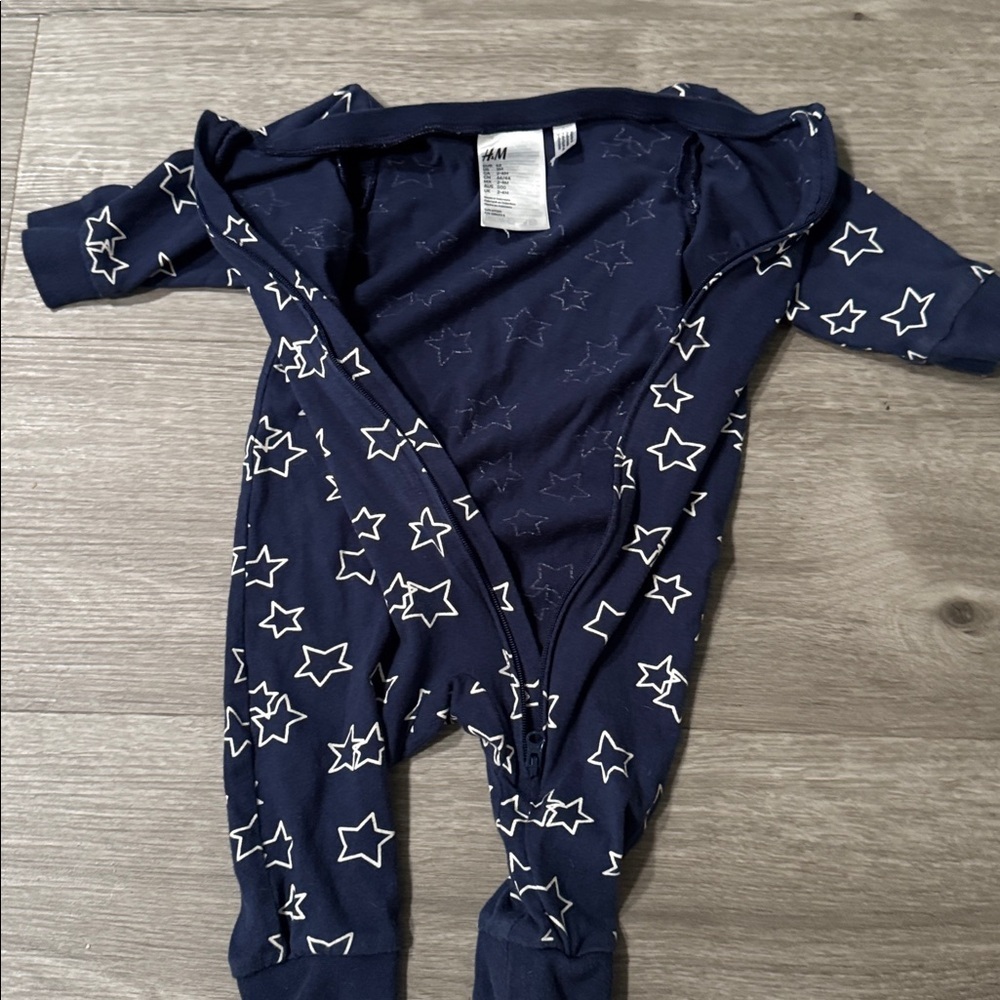 H&M Footless Long Sleeve Star Onesie - Picture 3 of 5